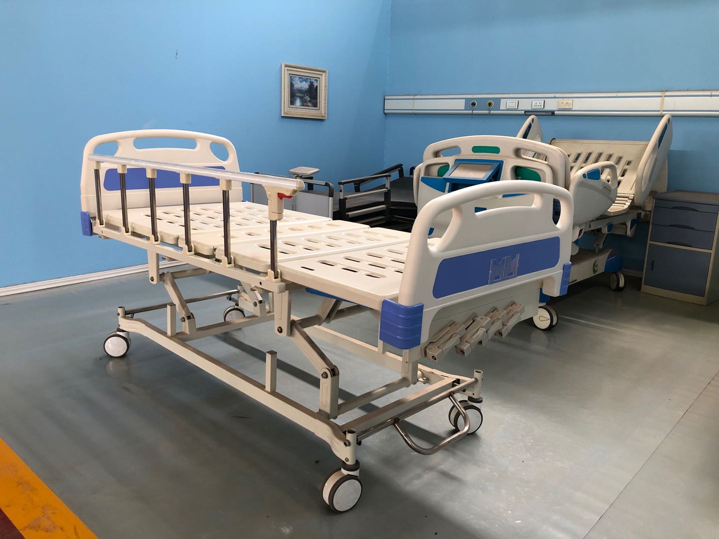 four crank hospital bed high and low