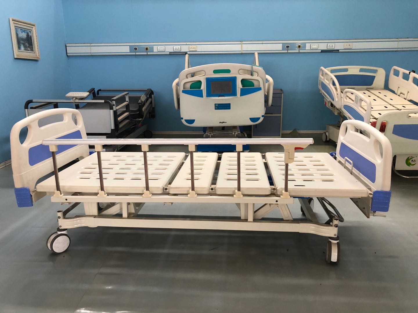 four crank manual hospital bed product